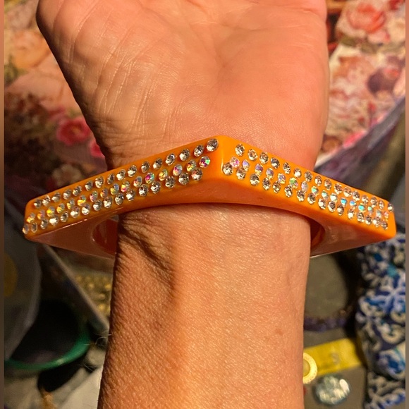 Fabulous VTG lucite square slice bangle bracelet,coral orange,ABS rhinestones - Picture 8 of 13